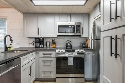 Mountain Twilight House in Pittman Center