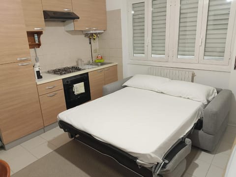 Bed, Kitchen or kitchenette