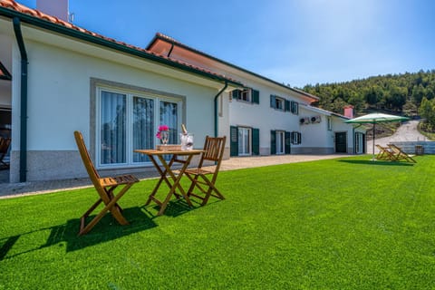 Property building, Patio, Day, Natural landscape, Garden, Garden view, Mountain view