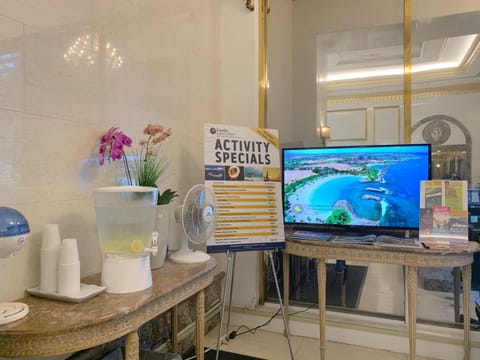 Vacation Rental Suites at Royal Garden Waikiki Condominio in McCully-Moiliili