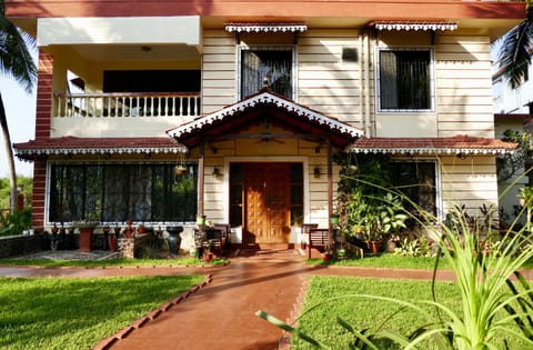 Property building, Facade/entrance, Garden