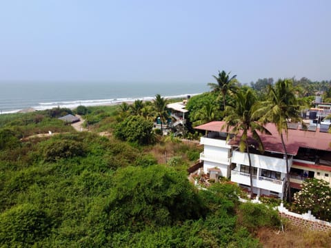 Property building, Beach, Location