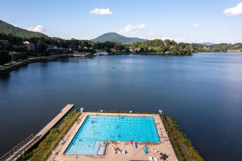 Dream Come Blue House in Lake Junaluska