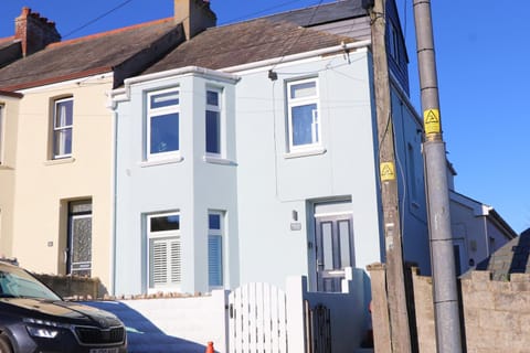 Townhouse, close to harbour with sea views House in Padstow