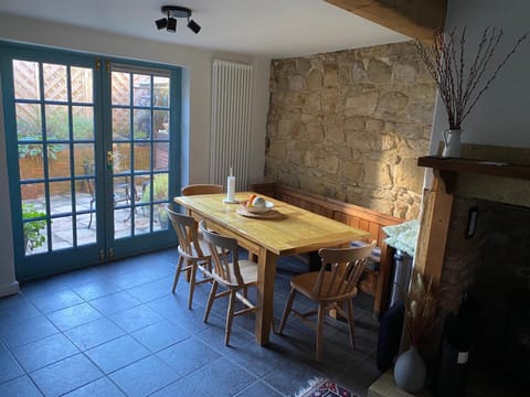 Seating area, Dining area, kitchen