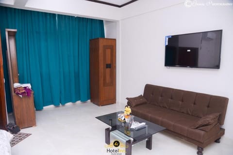 Communal lounge/ TV room