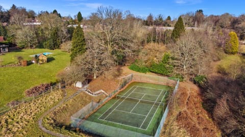 Tennis court, Garden view