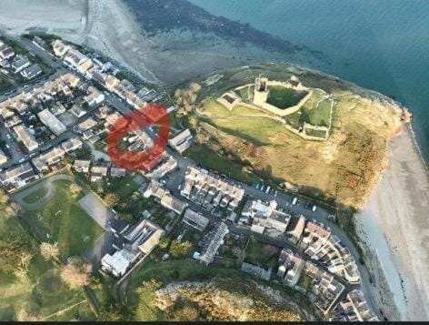 Porthyraur castle view, beach, parking,EV point Pet friendly House in Criccieth
