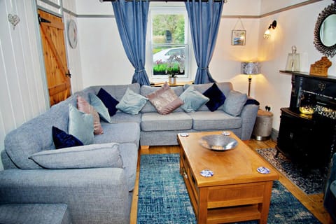 Porthyraur castle view, beach, parking,EV point Pet friendly House in Criccieth