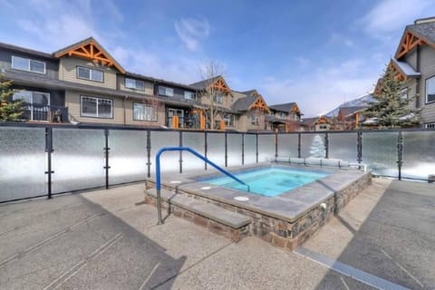 Hidden Gem 3br Suite Wking Beds-bbq-hot Tub-pets Ok House in Canmore