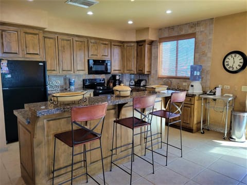 Dining area, kitchen