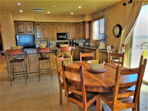 Dining area, kitchen