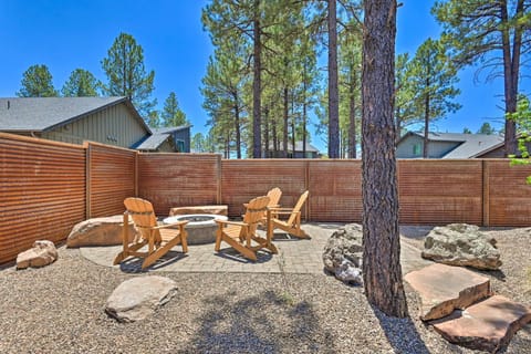 Modern Retreat with Fire Pit, Grill and EV Charger! Haus in Flagstaff