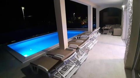 Balcony/Terrace, Pool view, Swimming pool, Swimming pool