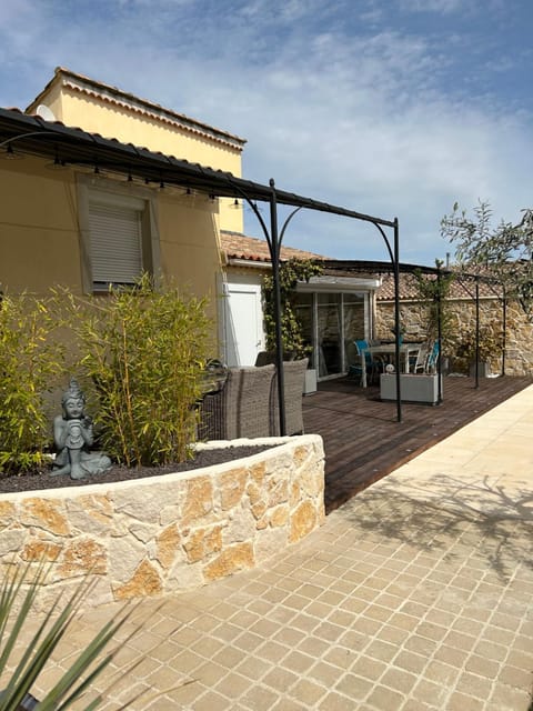 Appartement duplex meublé avec vue sur piscine Apartment in Pont-Saint-Esprit