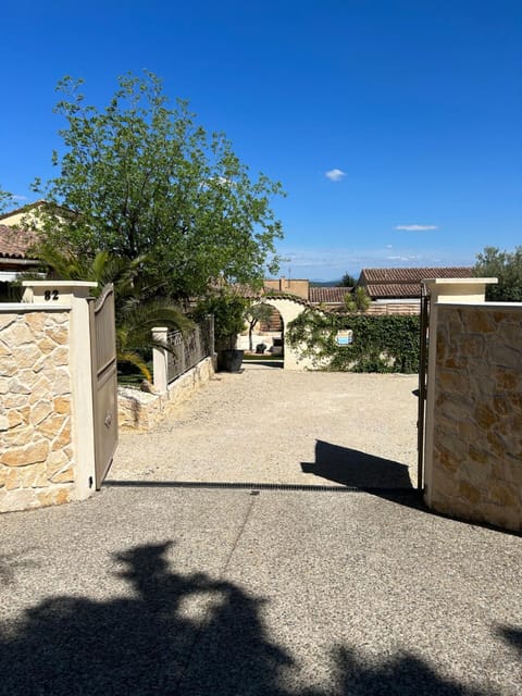 Appartement duplex meublé avec vue sur piscine Apartment in Pont-Saint-Esprit