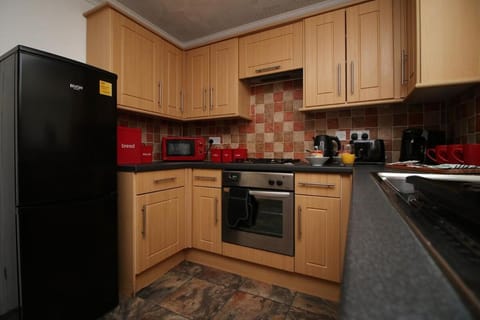 Coffee/tea facilities, Kitchen or kitchenette, oven, stove