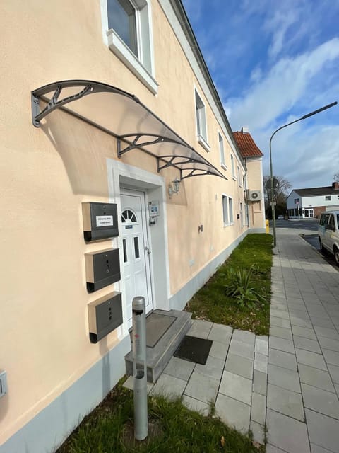 Property building, Facade/entrance