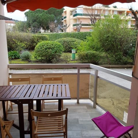 Balcony/Terrace, Garden view