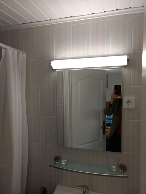 Ruhiges, gemütliches Zimmer mit Bad für 2 Personen, mit Gartenterasse Apartment in Lubeck