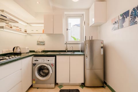 Kitchen or kitchenette, minibar, stove, washing machine, kitchen