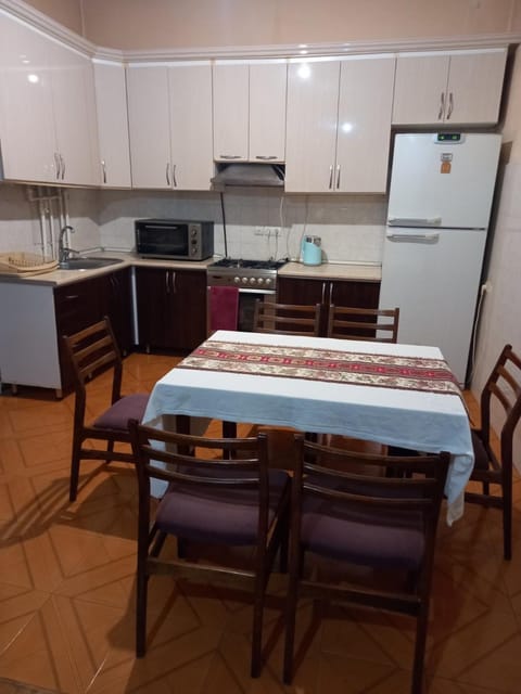 Kitchen or kitchenette, Dining area, pet friendly, stove, Internal: Not applicable to any particular room