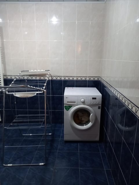 Bathroom, washing machine, dryer, Internal: Not applicable to any particular room