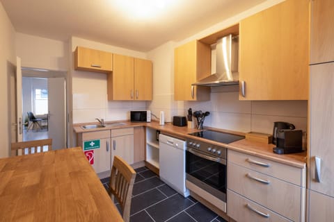 Coffee/tea facilities, Photo of the whole room, dishwasher, minibar, pet friendly, stove, toaster, towels, kitchen