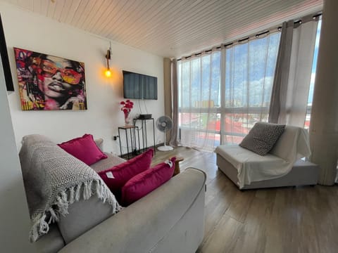 PENTHOUSE 10 MIN port croisière et aéroport Apartment in Les Abymes