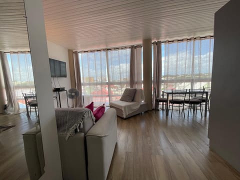 PENTHOUSE 10 MIN port croisière et aéroport Apartment in Les Abymes