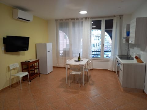 Kitchen or kitchenette, Seating area, Dining area, air conditioner