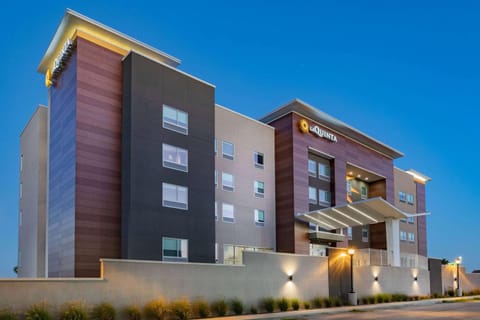 La Quinta Inn & Suites by Wyndham Galveston North at I-45 Hotel in Galveston Island