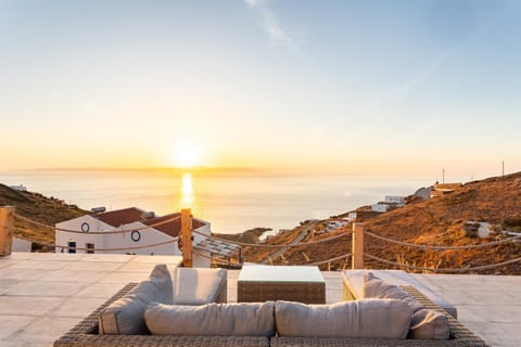 Live in Blue - Kea's Myriad Shades Villa in Kea-Kythnos