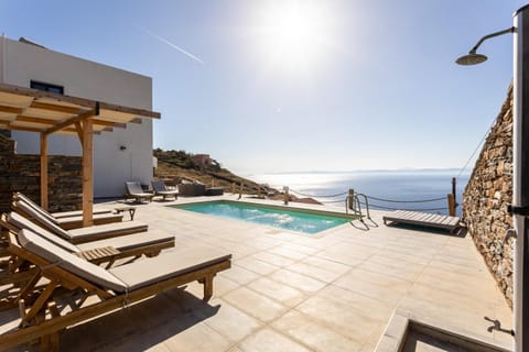 Live in Blue - Kea's Myriad Shades Villa in Kea-Kythnos