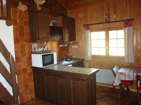 Kitchen or kitchenette, Dining area, pet friendly