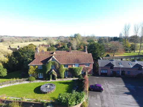 Bridge Farmhouse Villa in Salisbury