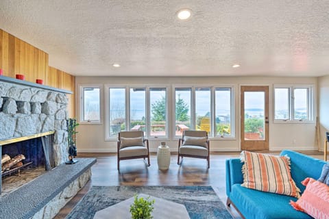 Lovely Coupeville Home with Puget Sound Views! Casa in Whidbey Island