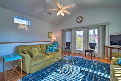 Southport Condo with Fire Pit, Deck and Private Pool Apartment in Southport