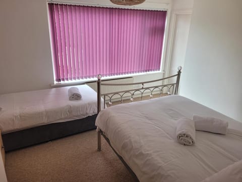 RentUnique Spinney SpaciousSuper Snug 1 bed home. Apartment in Crawley