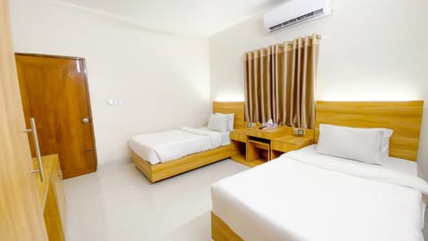 Bed, Photo of the whole room, Bedroom, air conditioner