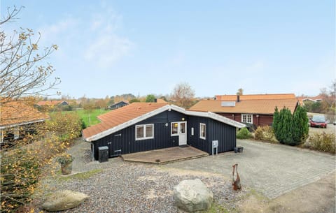 Cozy Home In Vggerlse With Kitchen House in Væggerløse