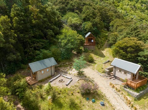 Maitai Whare Iti - Adventure Cabins & House Auberge in Nelson