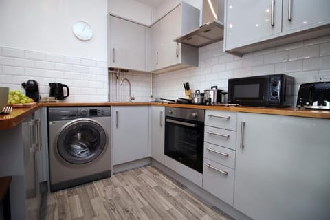 Kitchen or kitchenette, minibar, pet friendly, stove, toaster, washing machine