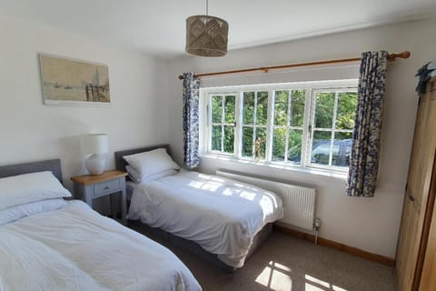 2 Bed Cottage - Sleeps 4 - Garden Pets Wifi House in Ashburton