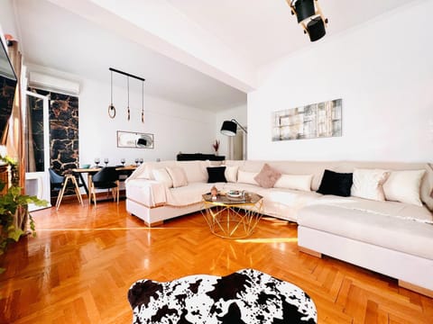 Living room, Photo of the whole room, Seating area, Dining area