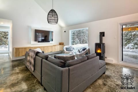 Cocotte d'hiver - Chalereux avec Foyer intérieur Chalet in Baie-Saint-Paul