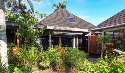 Property building, Facade/entrance, Garden