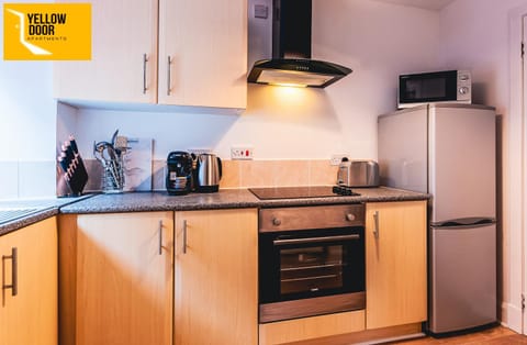 Coffee/tea facilities, Kitchen or kitchenette, minibar, stove