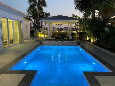 Luxury Pool Villa 510 Pool Table 4BR 8-10 Persons Villa in Pattaya City