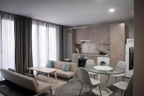 Apartamento en Centro Histórico con patio Romano Condominio in San Lorenzo de El Escorial